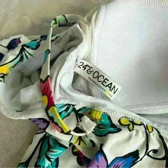 24th & Ocean cold shoulder floral tankini top with removable straps. - Picture 4 of 5